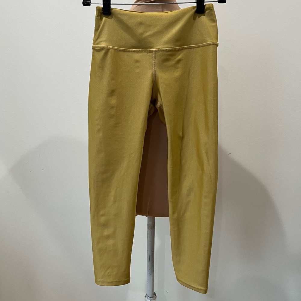 Noli Yoga Liquid Yellow Gold Stretch High Waisted Cropped Leggings EUC Size S